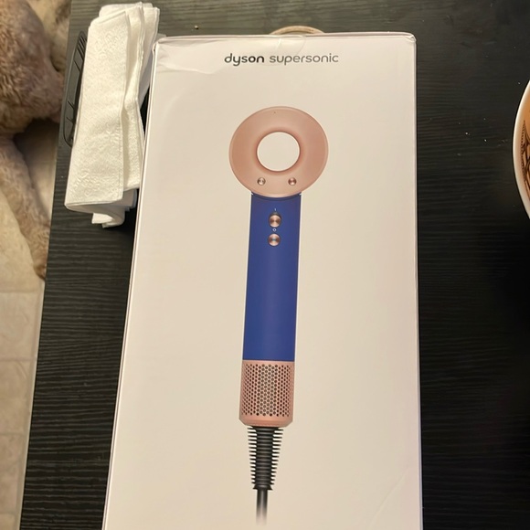 Dyson supersonic blowdryer